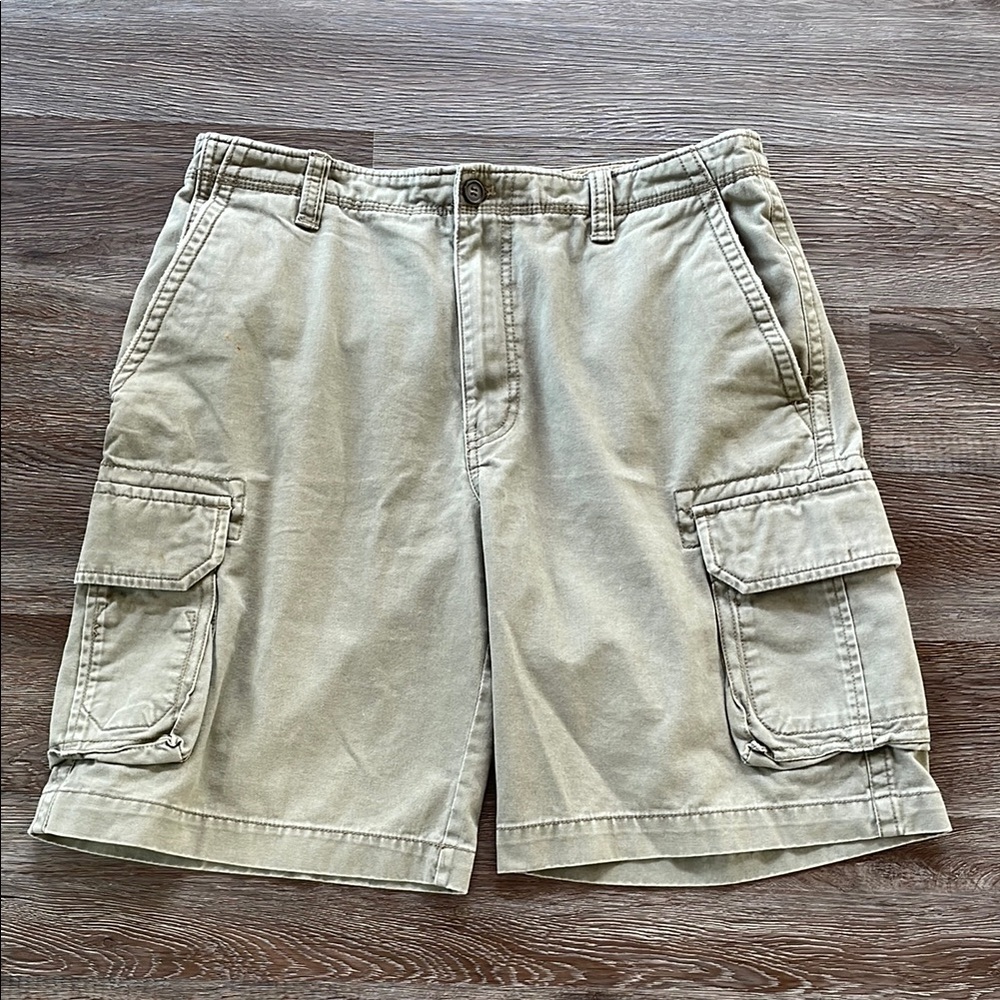 IZOD Luxury Sport Cargo Shorts Size Men’s 34W Army Green